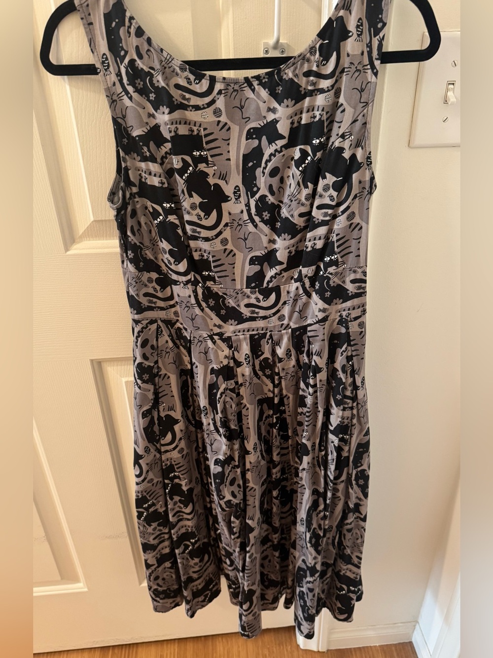 Miss lulo Women's Black and Gray Sleeveless Patterned Dress